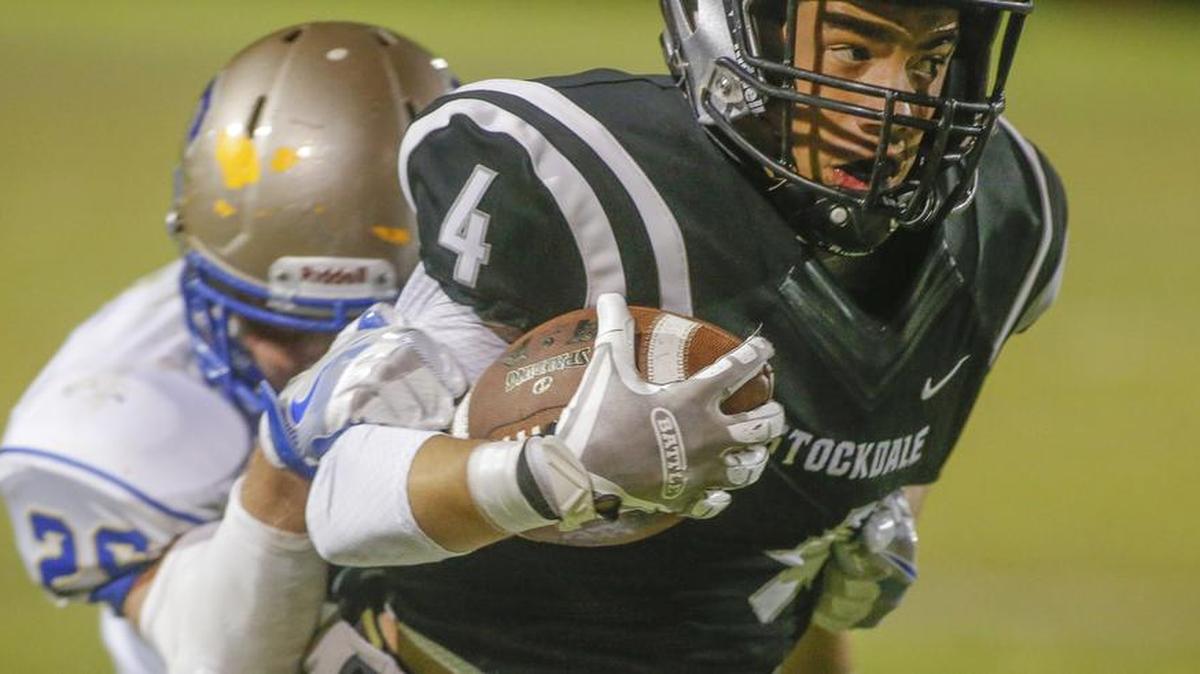 Zachri Green, right, and 11th-ranked Stockdale lost 28-27 top top-ranked Clovis, the Cougars’ eighth win in their past nine trips to Bakersfield.
