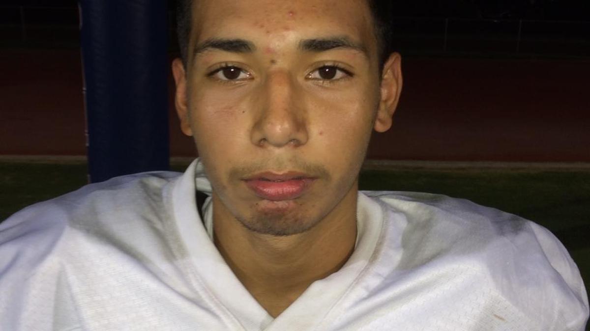 
Sophomore Gerard Mendez completed 15 of 22 passes for 214 yards and a touchdown in his first game for Edison, helping the Tigers beat Memorial 19-7 Friday night.
