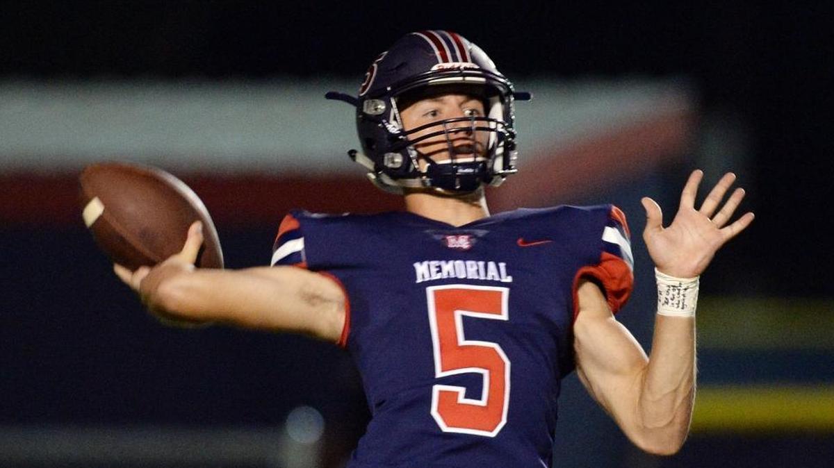 Memorial quarterback Alec Trujillo throws downfield in the Panthers’ season-opener.