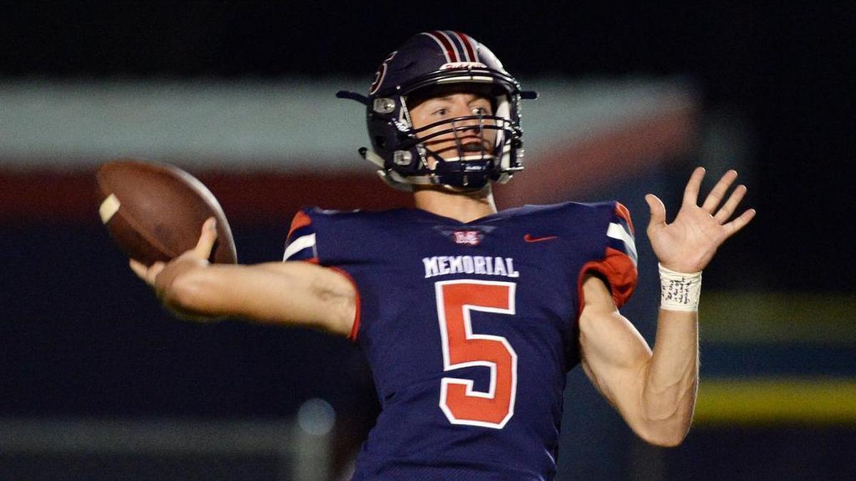 Memorial quarterback Alec Trujillo throws in a game last season. He was instrumental in the Panthers’ 62-20 rout of Bullard on Friday night, Sept. 28, 2018.
