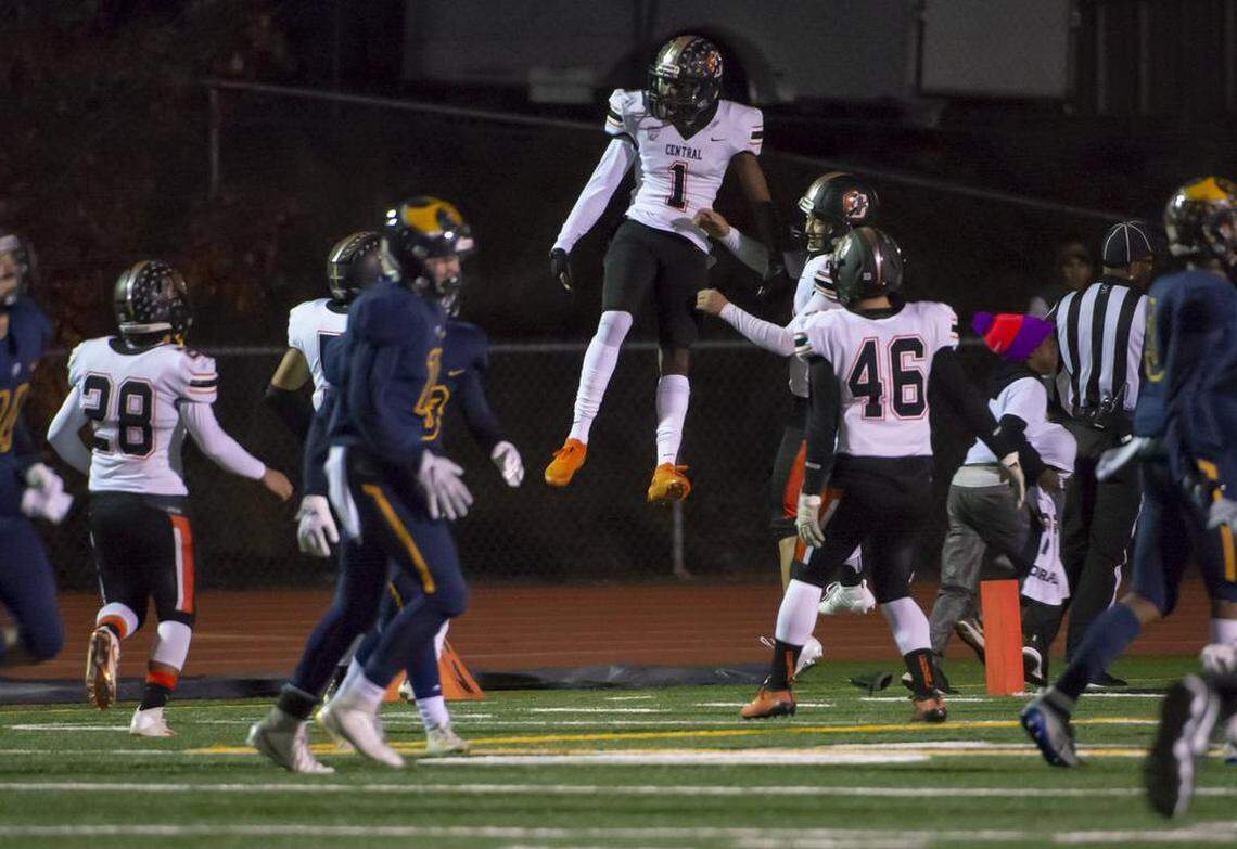 Xavier Worthy (1), catches the ball for a touchdown to lead 12-6 during the first quarter as the Oak Ridge Trojans hosted the Central in a CIF Northern California Division I-AA regional championship Friday, December 6, 2019.