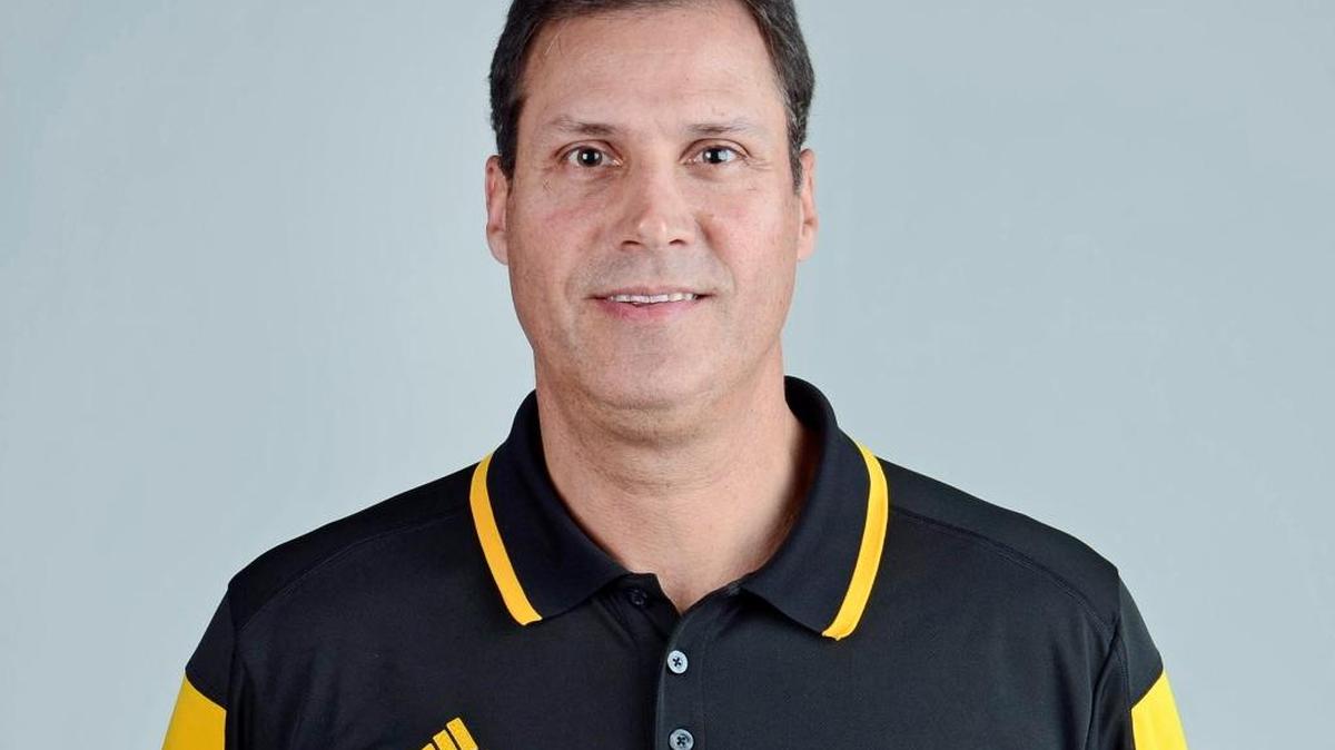 
Edison’s Matt Johnson is searching for an offense with a 1-3 team a year after being named The Bee’s co-Coach of the Year and winning the Central Section’s Division I title.

