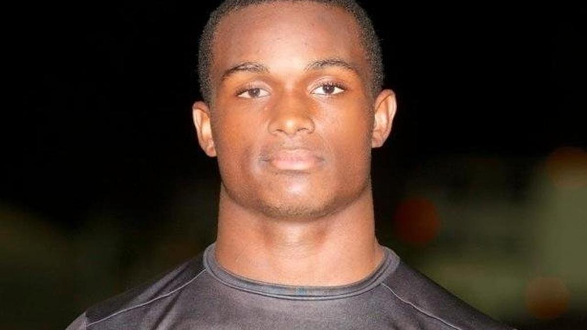 
Tulare’s Romello Harris missed most of his team’s Week 3 win over Kingsburg after breaking a finger, but returned off the bye week to run for 243 yards and three touchdowns while continuing his assault on the Central Section’s all-time rushing mark.
