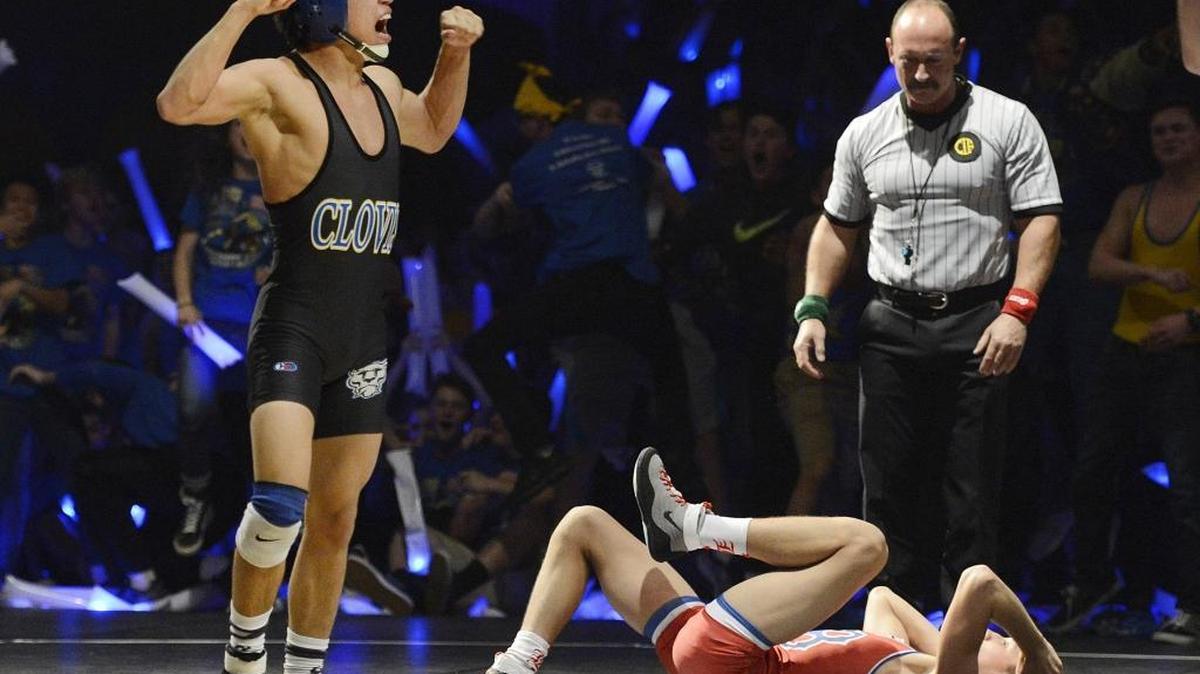 Clovis’ Justin Mejia, left, has decided not to attend Iowa, the Big 10 wrestling power he made an oral commitment to in November 2014.