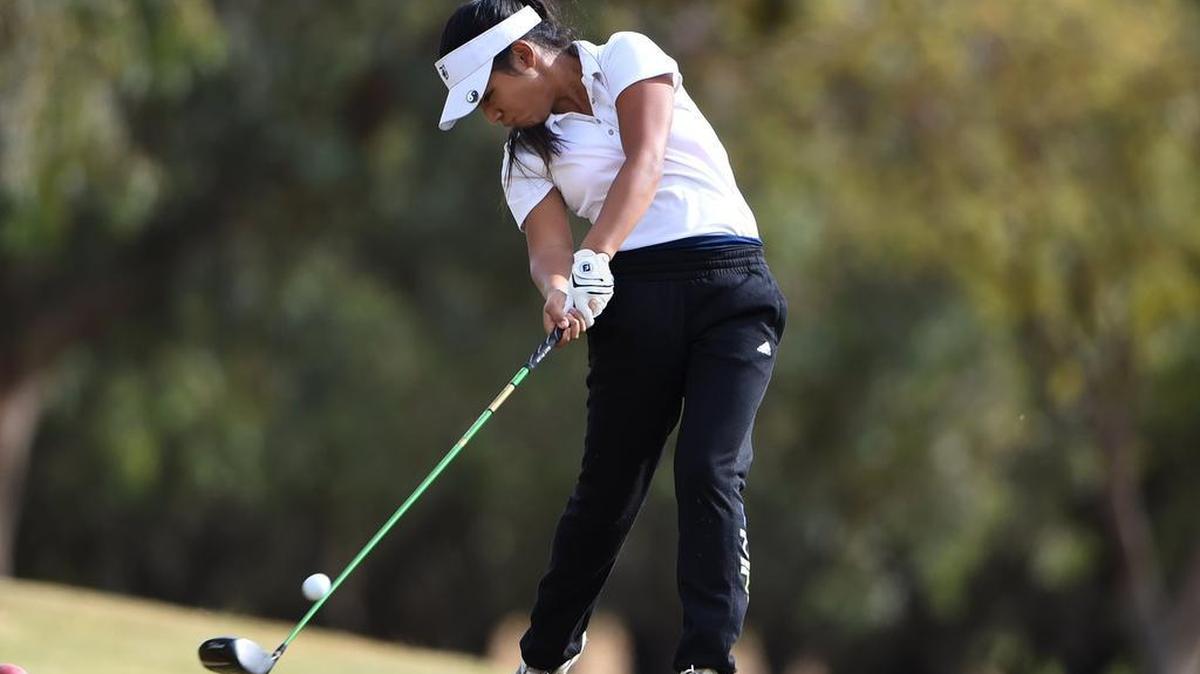 Bullard High’s Lauren Parayno, in action in 2016, is one of 24 Senior Girl Athlete award-winners honored in 2020 by the Junior League of Fresno.