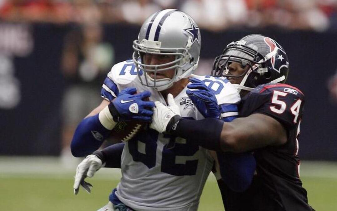 Houston Texans linebacker Zac Diles wraps up Dallas Cowboys tight end Jason Witten during a Sept. 26, 2010, game at Reliant Stadium in Houston. Diles is among the new class of inductees for the Wall of Fame at Fresno City College, where he starred before playing for Kansas State and in the NFL.