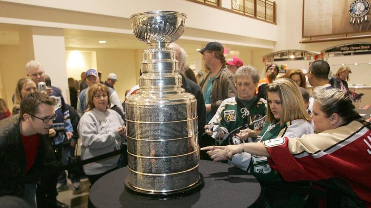 Fans gather around the Stanley Cup on display in 2006 at the Save Mart Center during the ECHL All-Star Game. It returns to Fresno on Thursday.
