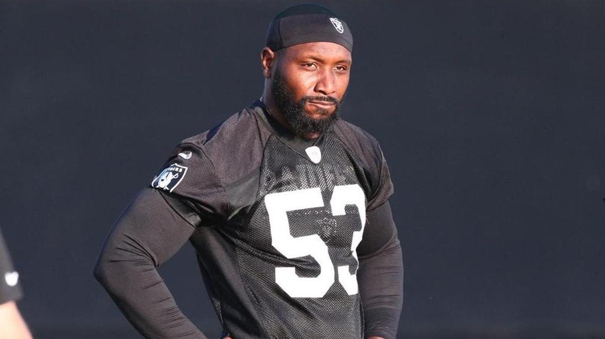 NaVarro Bowman participates in the Oakland Raiders practice on Monday, Oct. 16, 2017. The Raiders signed the ex-San Francisco 49ers middle linebacker to a one-year, $3 million deal.