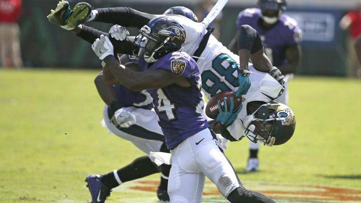 Shareece Wright makes a play last season for the Baltimore Ravens. Now a member of the Buffalo Bills, Wright caught a 550-mile ride with Uber on Monday so he could make it in time for organized team activities.