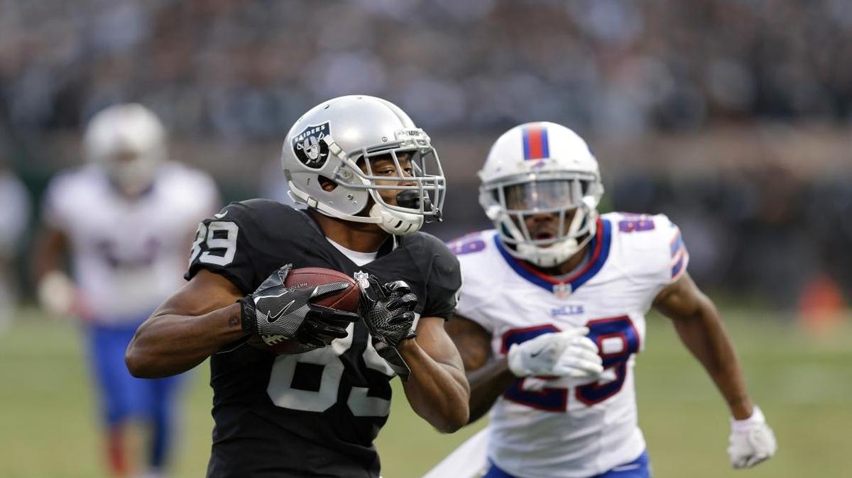 Oakland Raiders wide receiver Amari Cooper (89) runs past Buffalo Bills cornerback Kevon Seymour (29) to score a touchdown in Oakland, Calif., Sunday, Dec. 4, 2016.