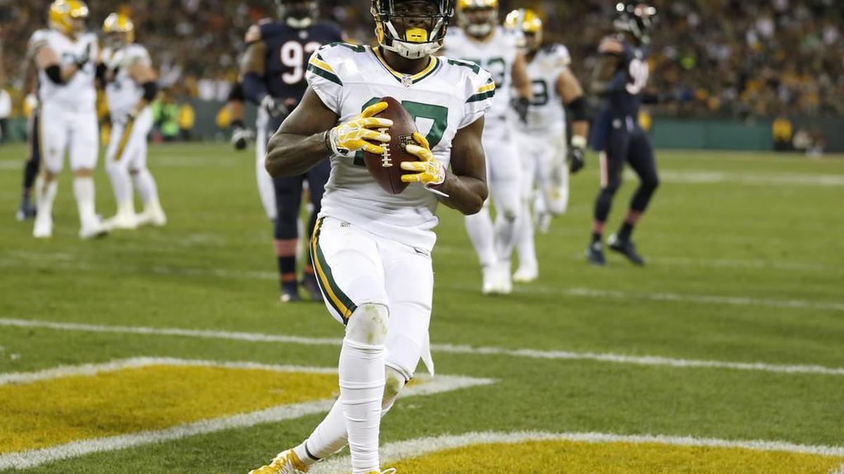 Green Bay Packers wide receiver Davante Adams (17) celebrates after making a touchdown catch during the second half of an NFL football game against the Chicago Bears, Thursday, Oct. 20, 2016, in Green Bay, Wis. The former Fresno State star was named NFC offensive player of the week on Wednesday, Oct. 25, 2016.