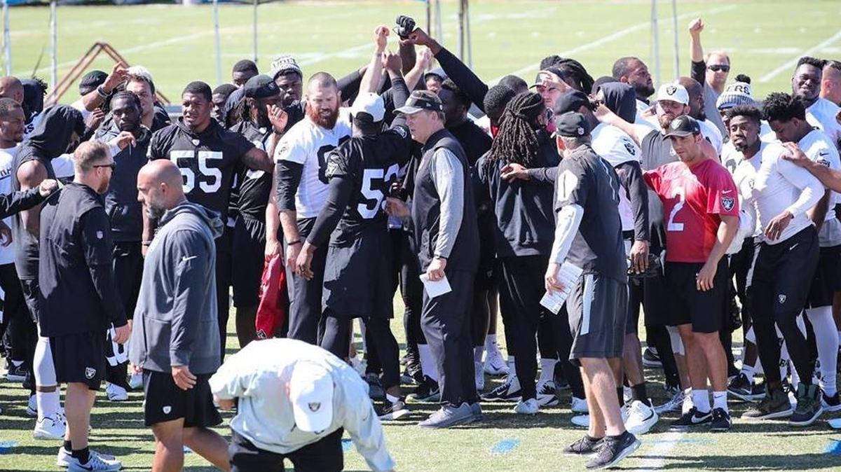 The Oakland Raiders (3-5) prepare for a Sunday night game at Miami.