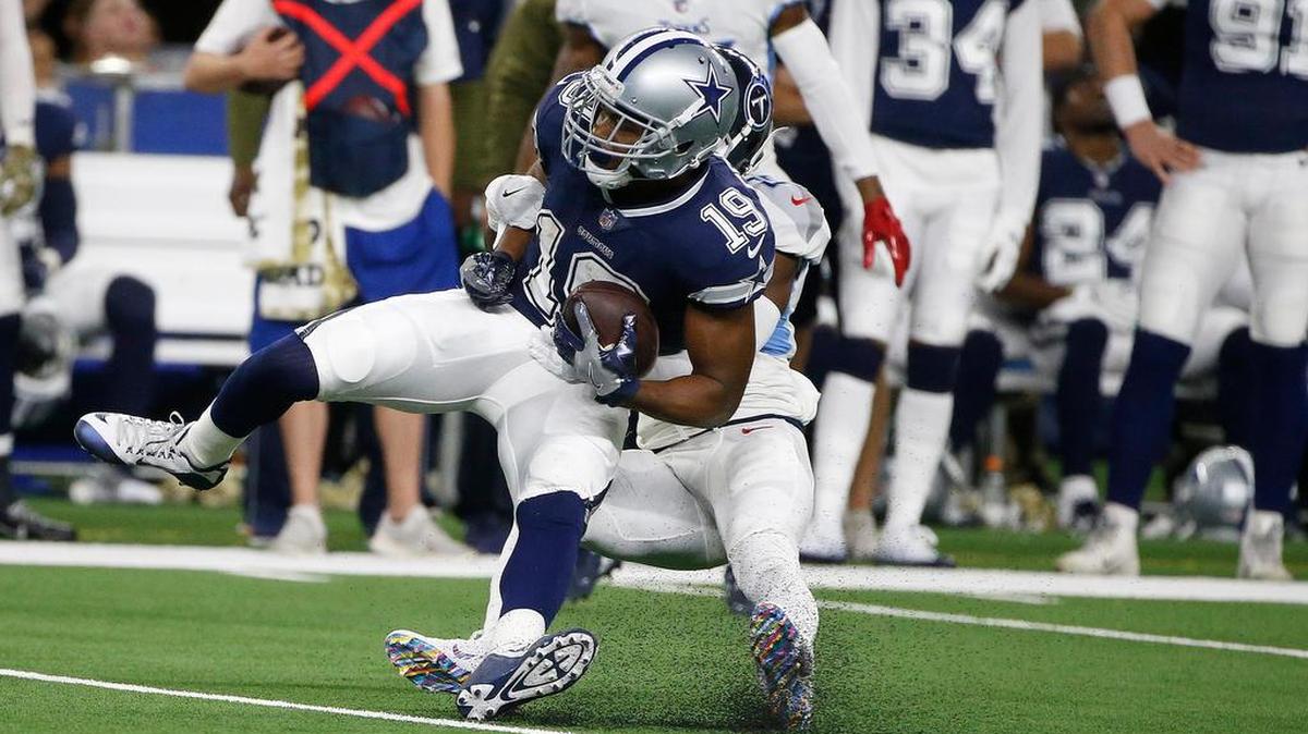 Dallas Cowboys wide receiver Amari Cooper (19) makes a catch against the Tennessee Titans during a 28-14 loss on Monday in Arlington, Texas.