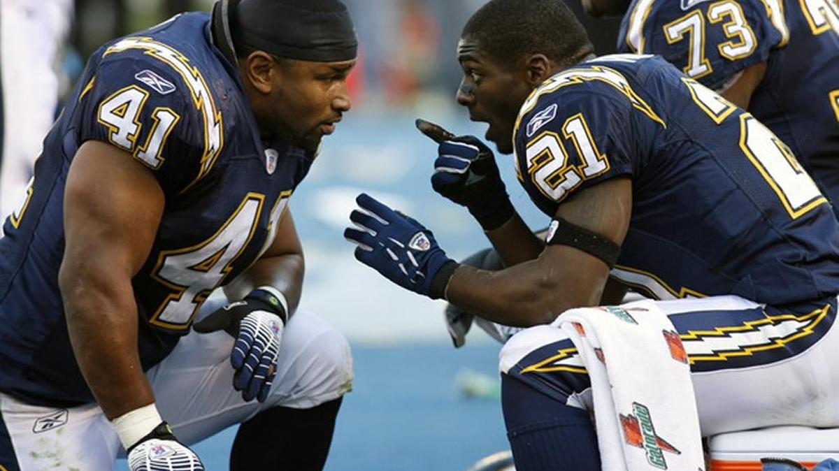 San Diego fullback Lorenzo Neal, left, helped Chargers teammate LaDanian Tomlinson score a record 31 touchdowns in 2006.