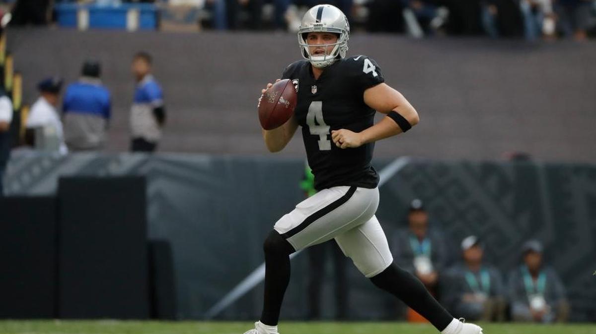 Oakland Raiders quarterback Derek Carr scrambles against New England last week.
