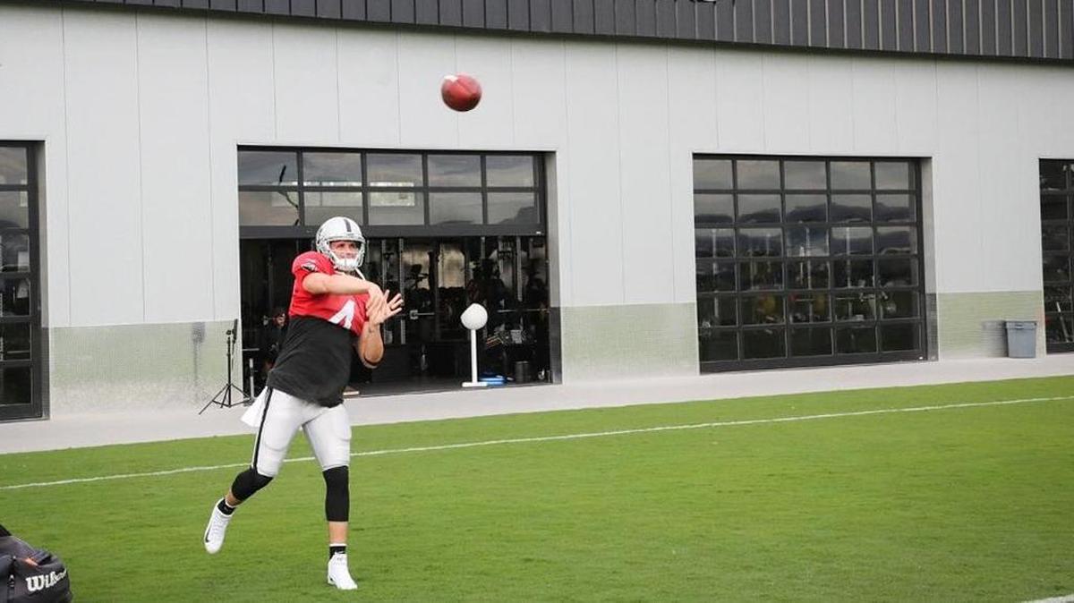 Oakland Raiders quarterback Derek Carr throws during practice on Wednesday, Nov. 15, 2017.
