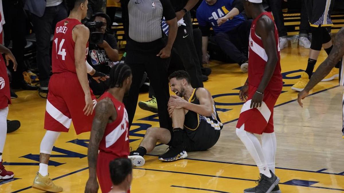 Golden State Warriors guard Klay Thompson, center, reacts after going down with a torn ACL in Game 6 of the NBA Finals against the Toronto Raptors.