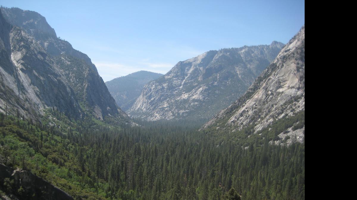 
The classic U-shape of Kings Canyon can be easily seen from the Bubbs Creek switchbacks, which head east into the backcountry from Roads End. Trails from Roads End offer stunning views and some of the best hiking in the national park.
