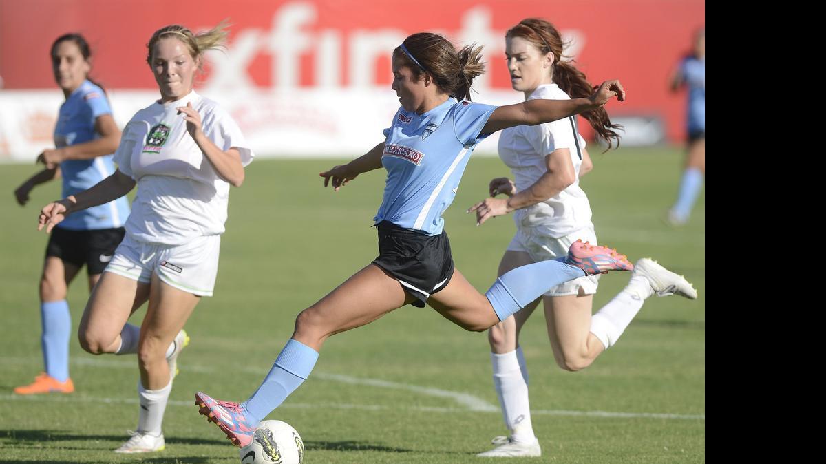 
Fresno’s Caitlyn Kreutz finds an open shot in a Women’s Premier Soccer League match earlier this season. Kreutz and the Freeze travel to Tottenham Hotspur East Bay as they try to regain control of the Pacific-North Division in a duel between the top two clubs at noon Sunday.
