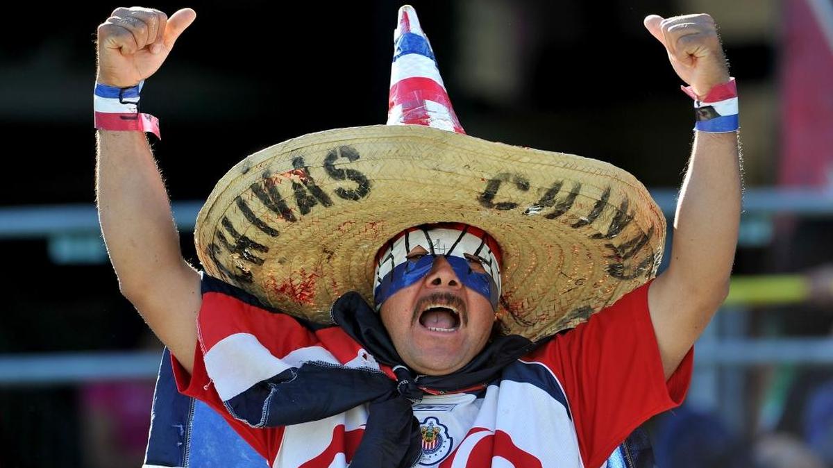 Mexican soccer has provided stadium-record crowds at Fresno’s Chukchansi Park for numerous Liga MX exhibitions over the past five years. The fútbol action returns to the central San Joaquin Valley on March 22, 2017, when Chivas and Monarcas de Morelia meet at the downtown Fresno ballpark.