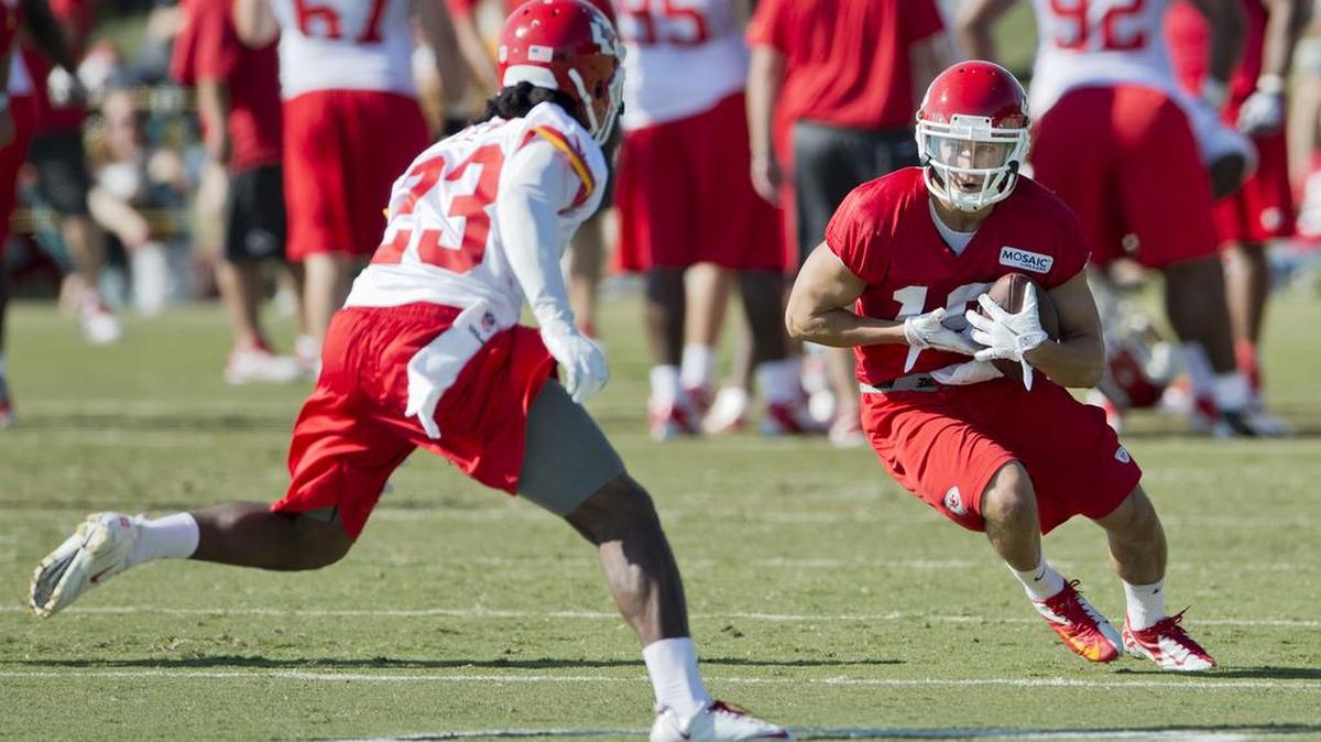 
Devon Wylie (19) makes a move after a catching a pass while defended by Kendrick Lewis (23) at Kansas City Chiefs summer training camp in July 2013. The Raiders signed Wylie, a former Fresno State star, on Tuesday, Aug. 18, 2015.
