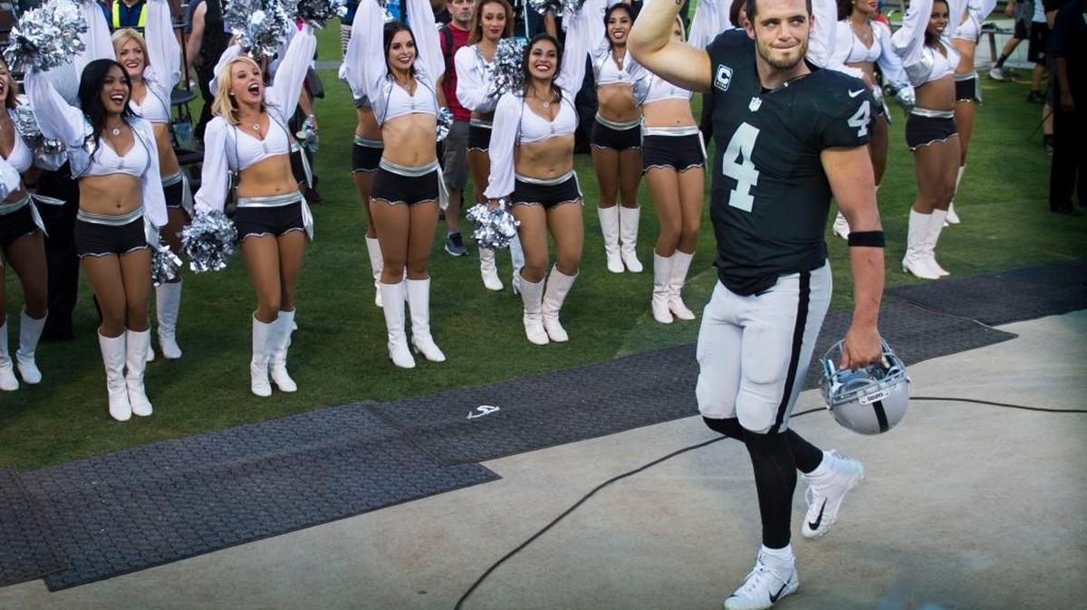 Raiders quarterback Derek Carr (4) acknowledges fans following Oakland’s 34-31 over the San Diego Chargers in an NFL football game, Sunday, Oct. 9, 2016 in Oakland.