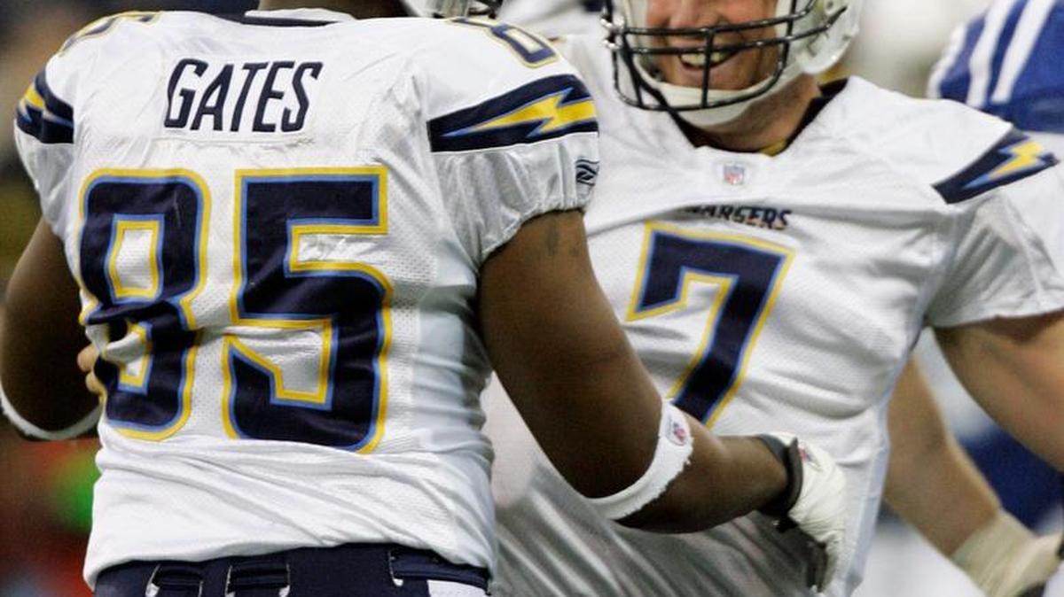 San Diego Chargers quarterback Billy Volek celebrates with tight end Antonio Gates after Volek ran for the go-ahead touchdown in the fourth quarter of an NFL divisional playoff game against the Indianapolis Colts in January 2008. Volek, who starred at Clovis West High and Fresno State, will be inducted into the Fresno Athletic Hall of Fame on Nov. 3, 2016.