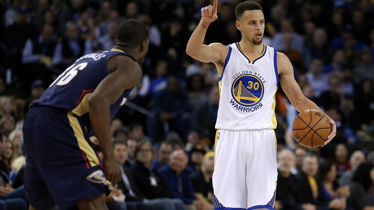 The Warriors’ Stephen Curry, right, gestures beside the New Orleans Pelicans’ Toney Douglas during the second half of Monday night’s game in Oakland. Curry had 27 points in Golden State’s 125-107 victory.