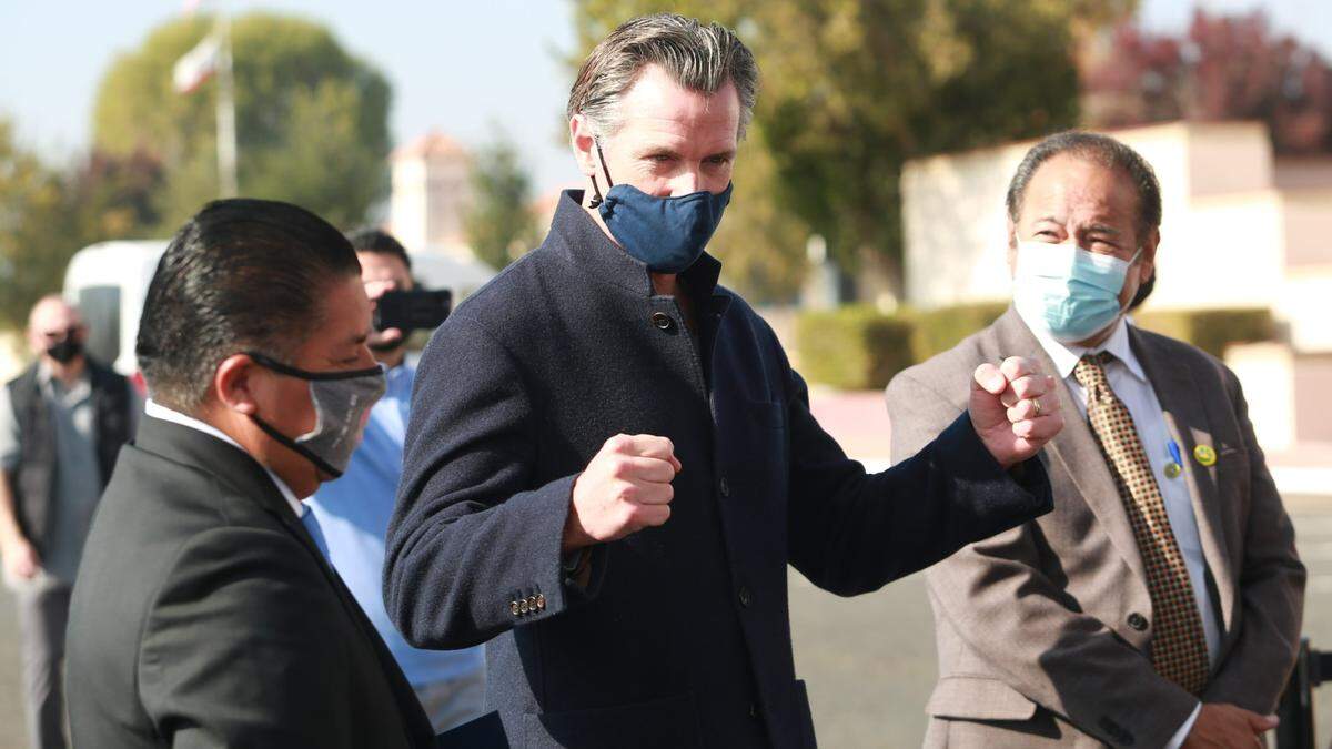 Gov. Gavin Newsom with Kings County Supervisor Richard Valle and Avenal mayor Alvaro Preciado during a COVID-19 vaccine clinic in Avenal on Tuesday (Nov. 16).