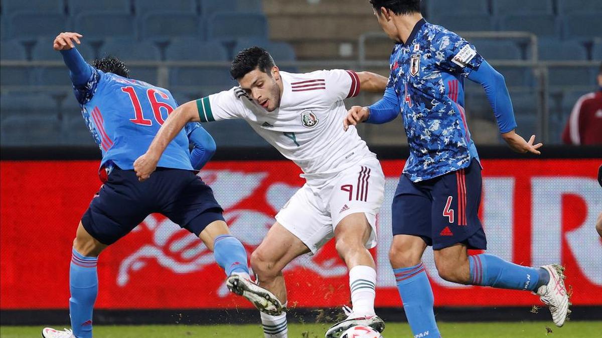 Raúl Jiménez (aquí en un amistoso internacional de 2020 contra Japón, estuvo entre los 40 jugadores designados para la próxima semifinal de la Copa de Naciones de la CONCACAF de México contra Costa Rica.