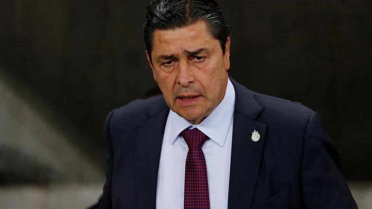 Tena condujo su primera práctica en el Centro de Alto Rendimiento de la Federación de Fútbol de Guatemala, a pocos kilómetros del centro de la capital del país, con 25 jugadores convocados.