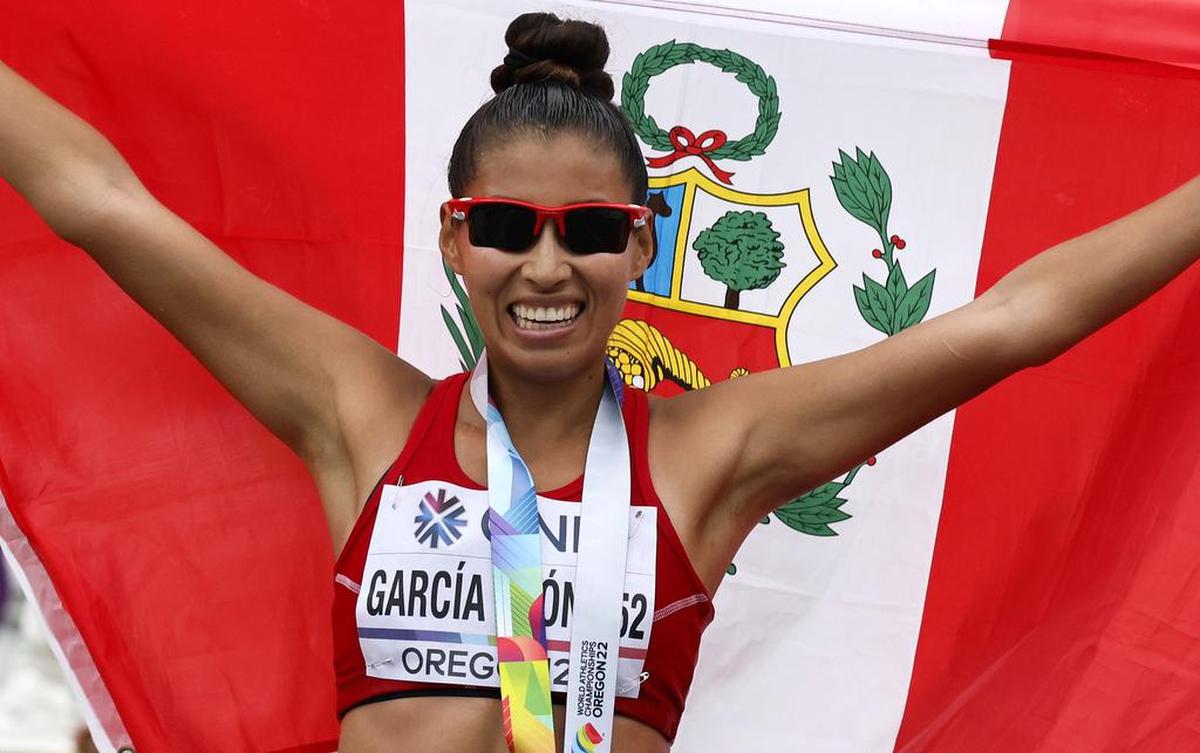 Kimberly García León of Perú celebrates after winning the women’s 35km Race Walk at the World Athletics Championships Oregon22 at Hayward Field in Eugene, Oregon on July 22, 2022.