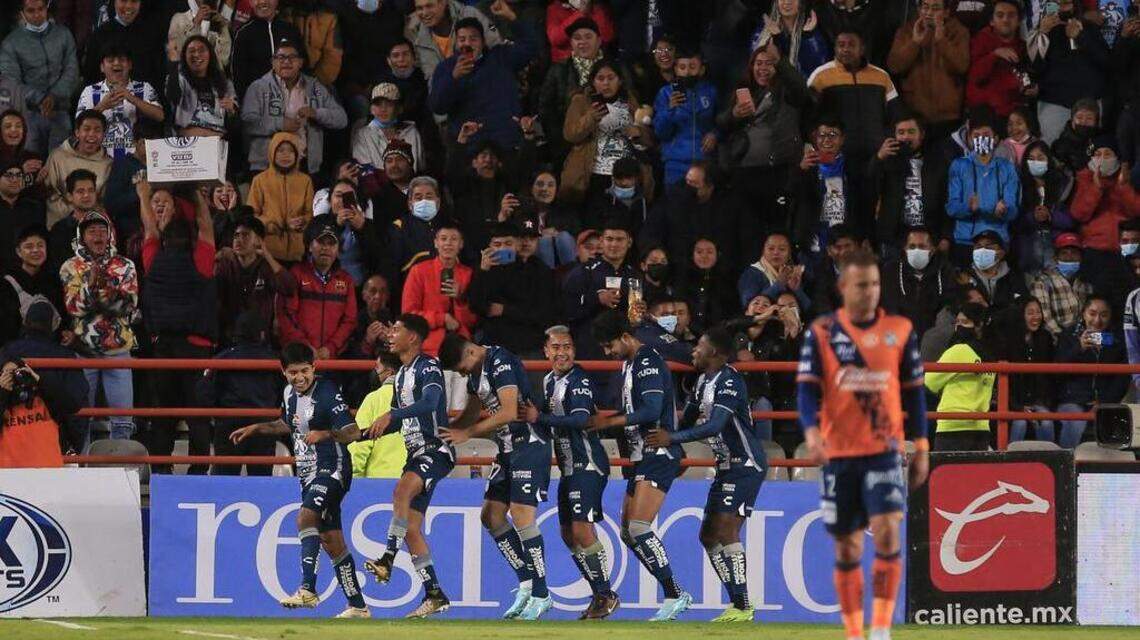 El Pachuca del uruguayo Almada golea a Puebla y lidera el torneo de fútbol en México