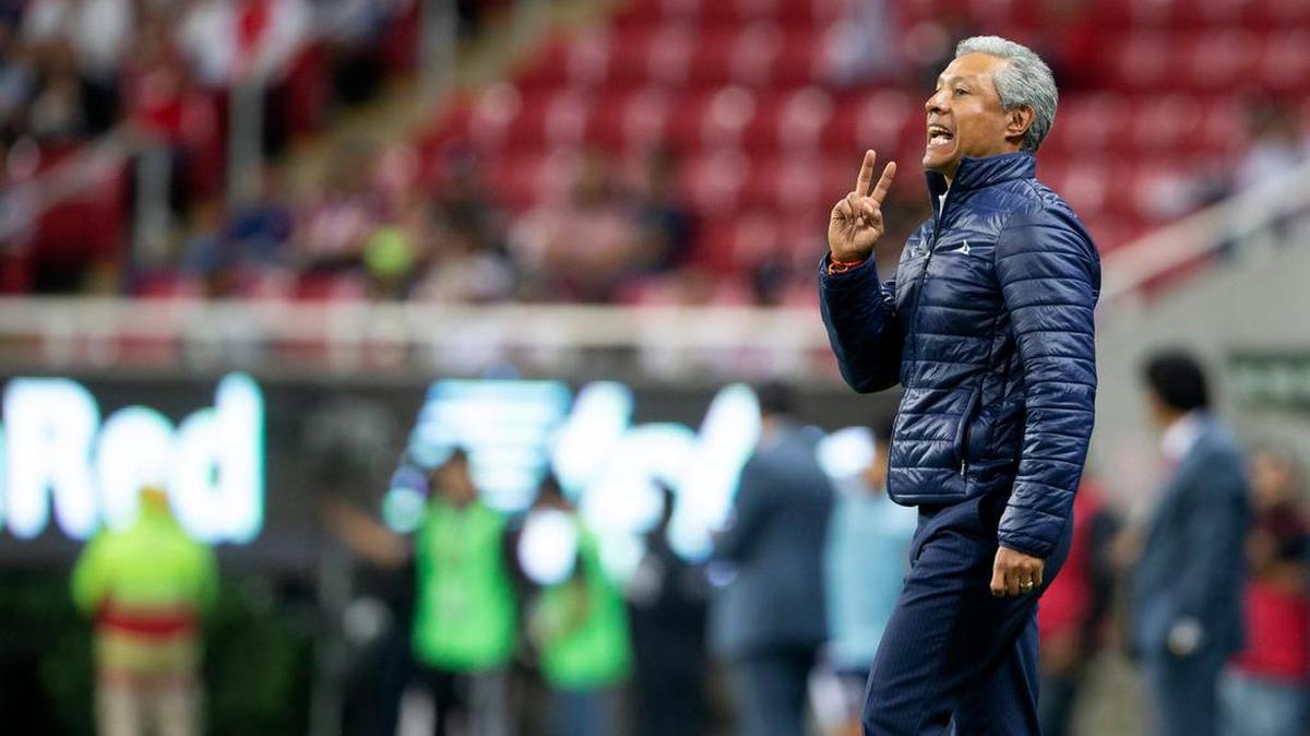 En la imagen el técnico mexicano Roberto Hernández.