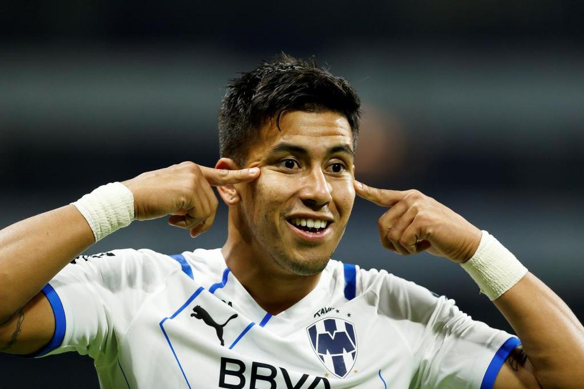 El jugador de Monterrey Maximiliano Meza celebra una anotación ante Cruz Azul el 16 de septiembre de 2021, durante el partido de vuelta de las semifinales de la Liga de Campeones de la CONCACAF realizado en el Estadio Azteca de la Ciudad de México.