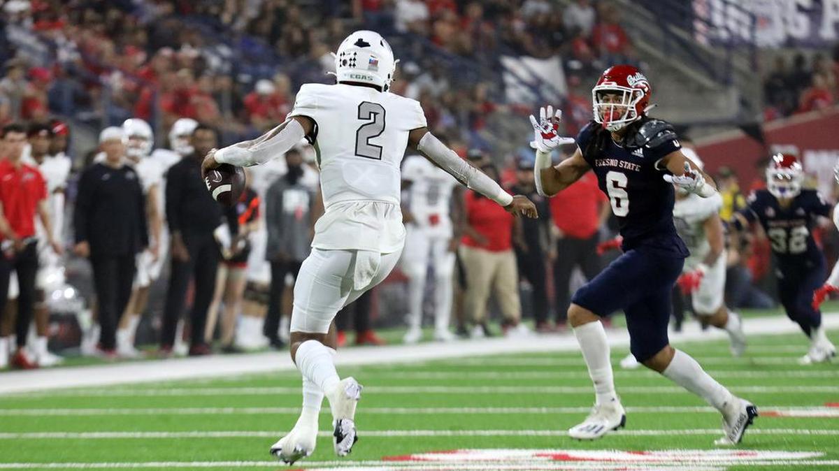 Fresno State linebacker Levelle Bailey, seen in a file photo, returned from an injury to make a crucial play in the Bulldogs’ New Mexico Bowl win.