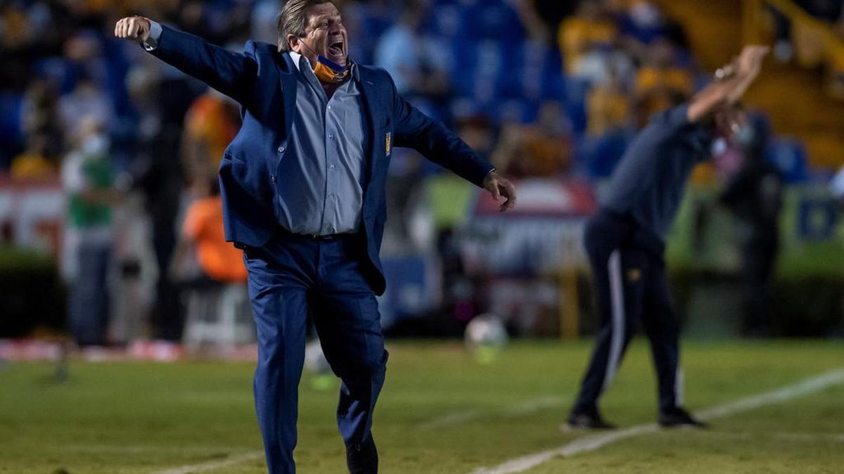 Fotografía de archivo de Miguel Herrera, entrenador de Tigres de UANL.