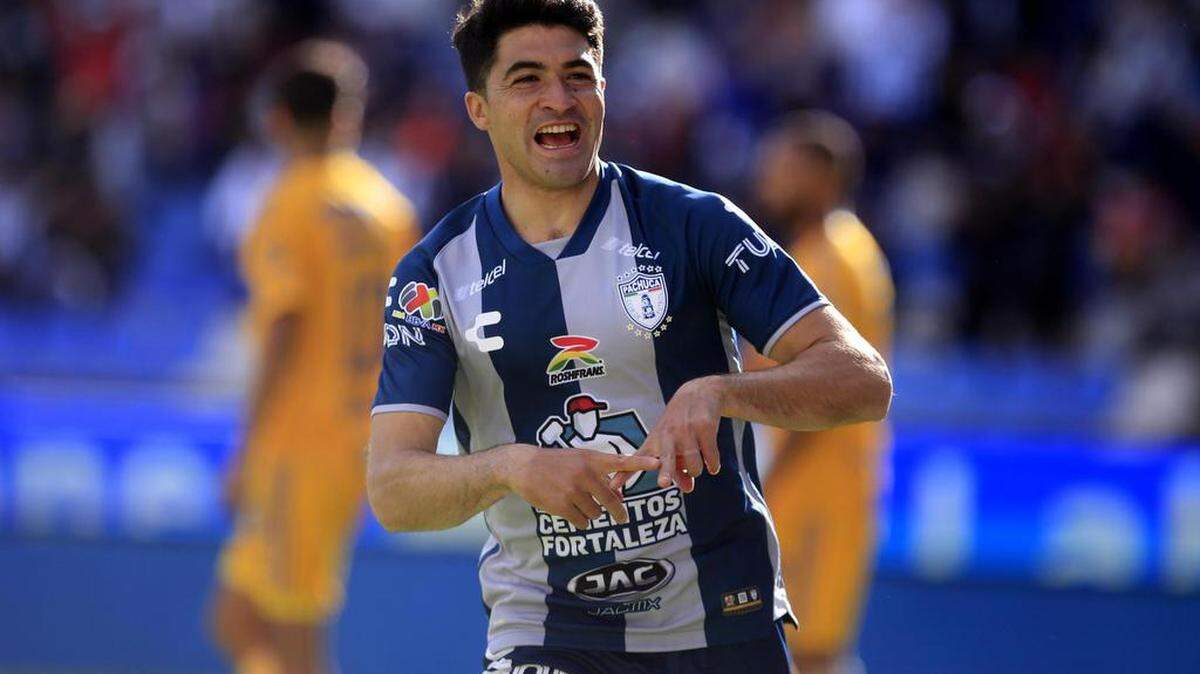 Fotografía de Nicolás Ibañez de Pachuca festejando un gol en el estadio Hidalgo de la ciudad de Pachuca.