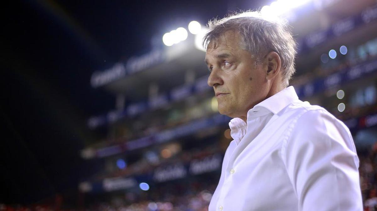 Fotografía de archivo del exentrenador de Cruz Azul, Diego Aguirre.