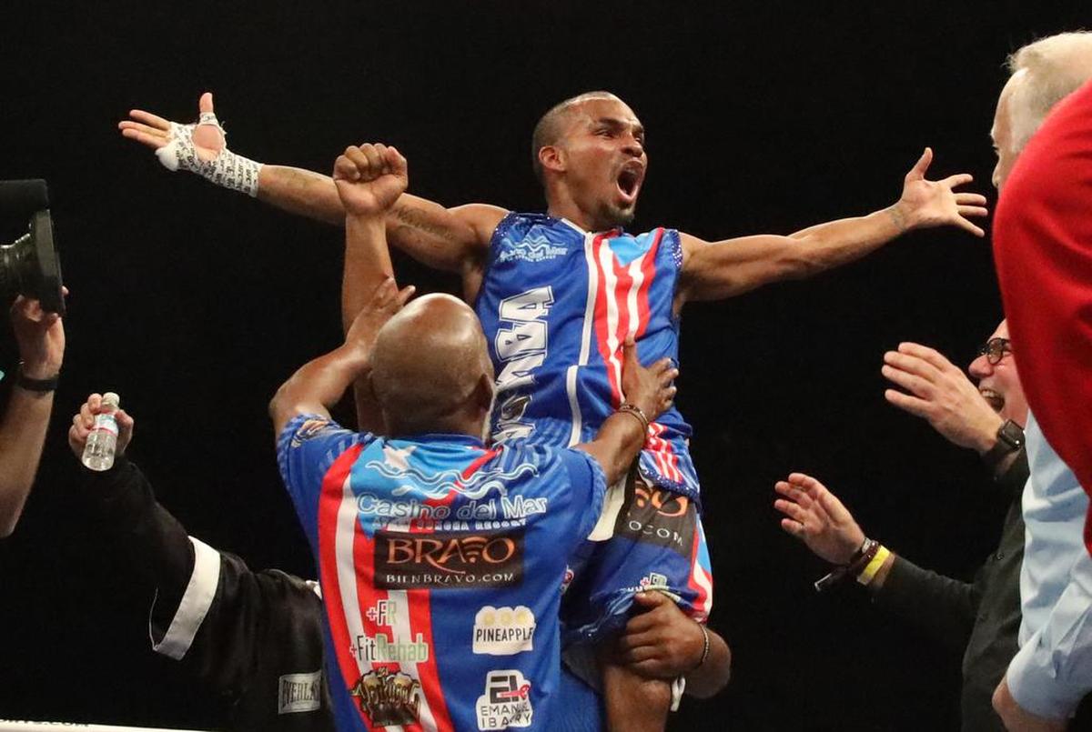 Jonathan González se convirtió en el puertorriqueño número 62 en ganar un título mundial cuando recogió el cinturón de peso mosca ligero mundial de la OMB después de una victoria sobre Edwin Soto.