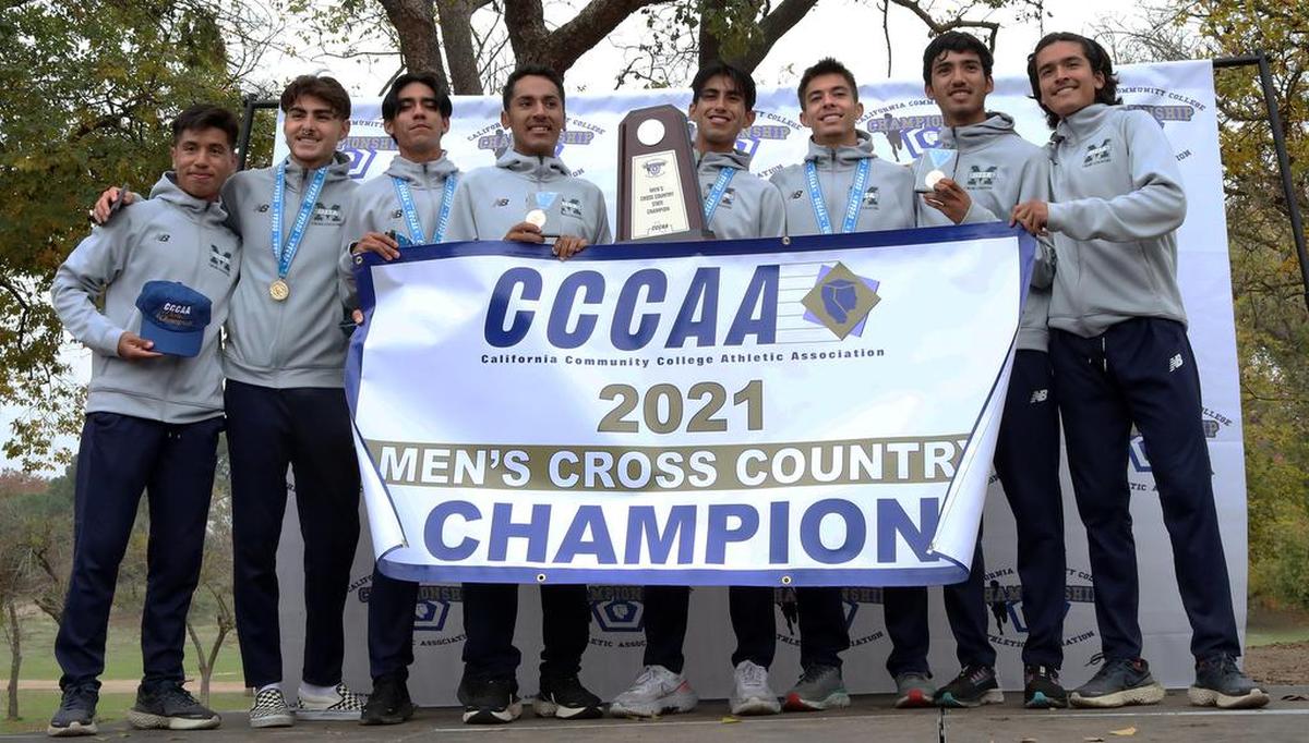 The San Diego Mesa College men captured its second consecutive California Community College cross country championships with 50 points, ahead of Mt. SAC (66 points) and Hartnell (91 points).