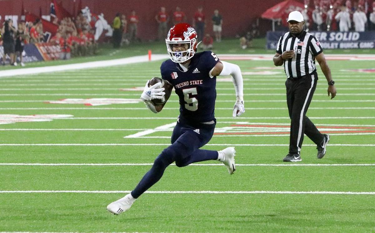 Fresno State wide receiver Jalen Cropper failed to convert on this 2-point try during a 38-30 win by the Bulldogs against UNLV on Sept. 24, 2021.
