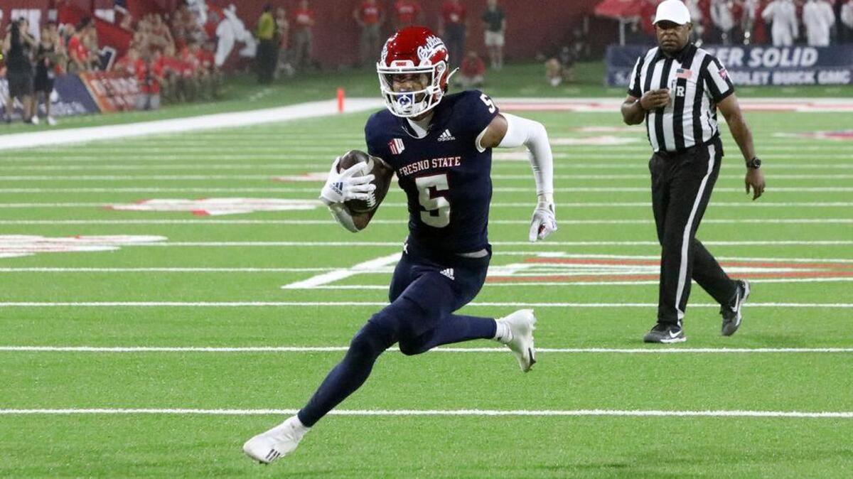 Fresno State wide receiver Jalen Cropper failed to convert on this 2-point try during a 38-30 win by the Bulldogs against UNLV on Sept. 24, 2021.