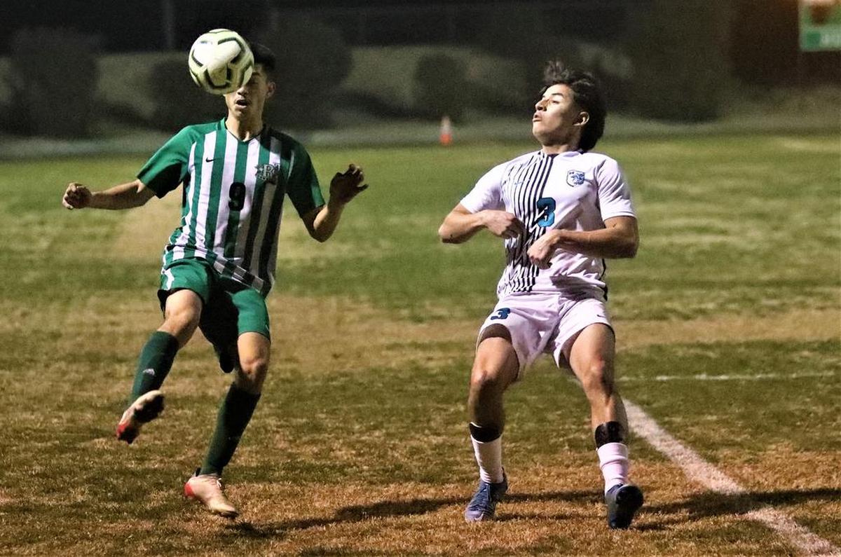 Riverdale High senior Ismael González controls the ball against Mendota High’s Elmer Iarreynaga.