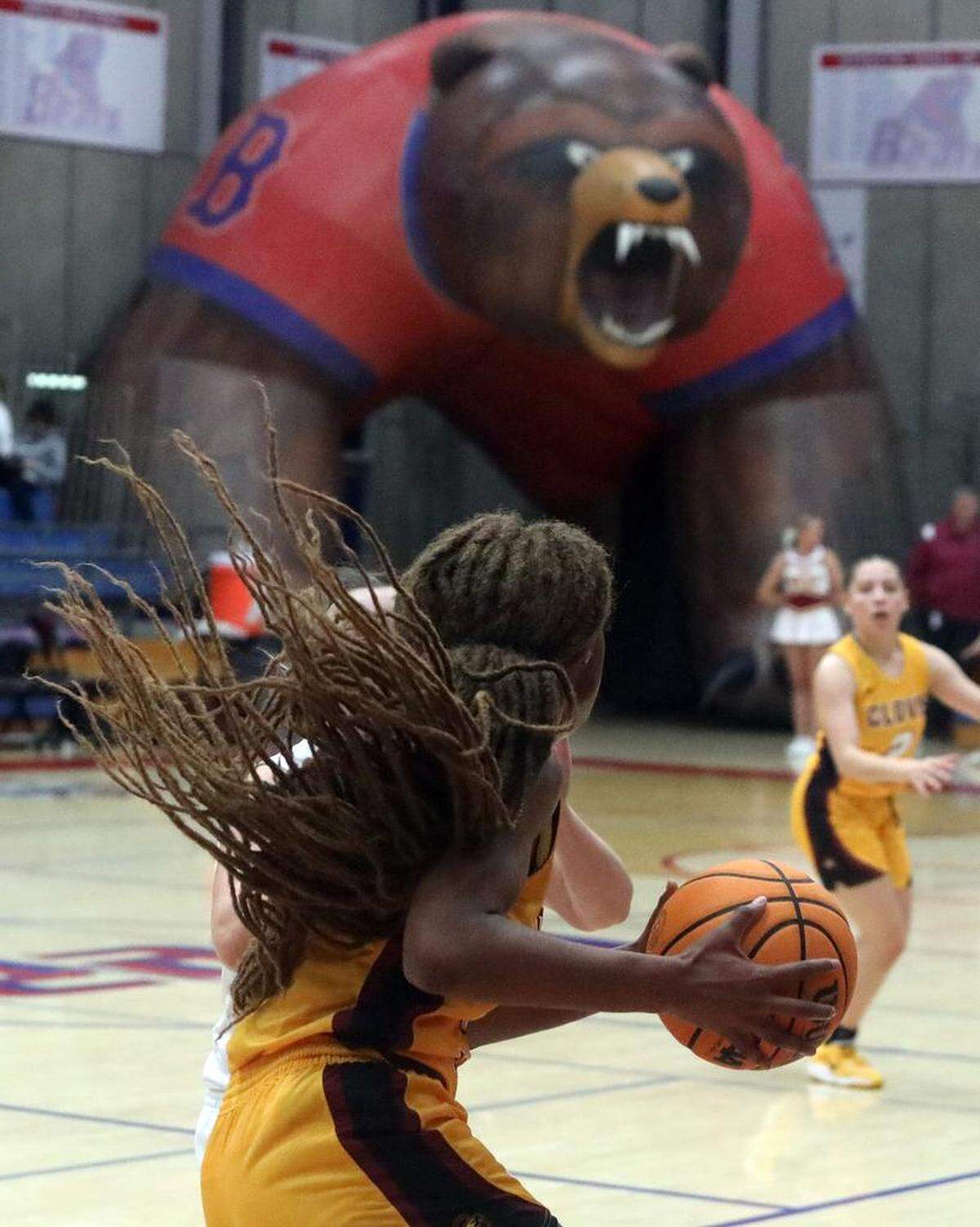 Clovis West senior Etoyah Montgomery, who scored 16 points, looks to pass the ball during a Jan. 20, 2023 TRAC showdown against Buchanan. Clovis West won 70-42 to improve to 21-0..
