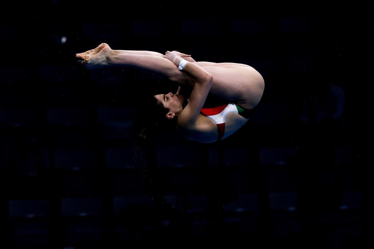 Alejandra Orozco de México compite durante la final de plataforma 10m femenina de saltos por los Juegos Olímpicos 2020 en el Centro Acuático de Tokio.