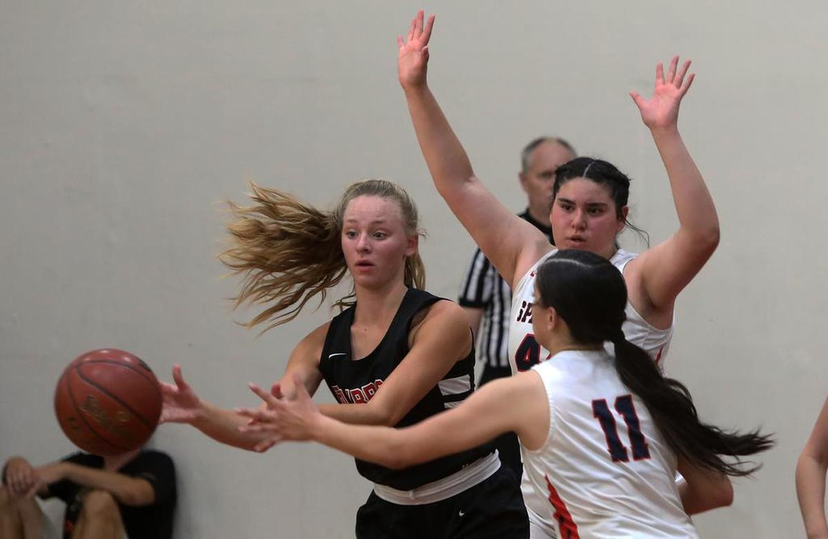 Strathmore High players Sherrie Chapa and Yvette Gutiérrez pressure Fallbrook High junior Naiya Kurnik.