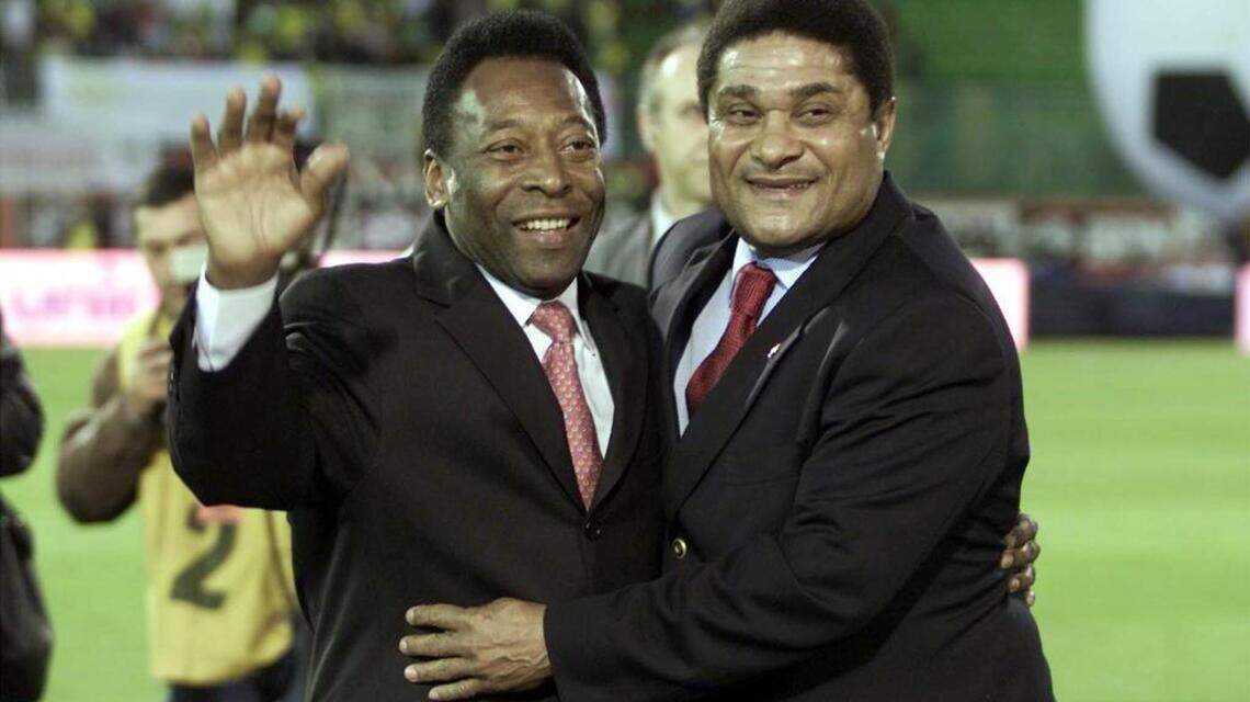 Exfutbolistas mexicanos dicen adiós a Pelé
