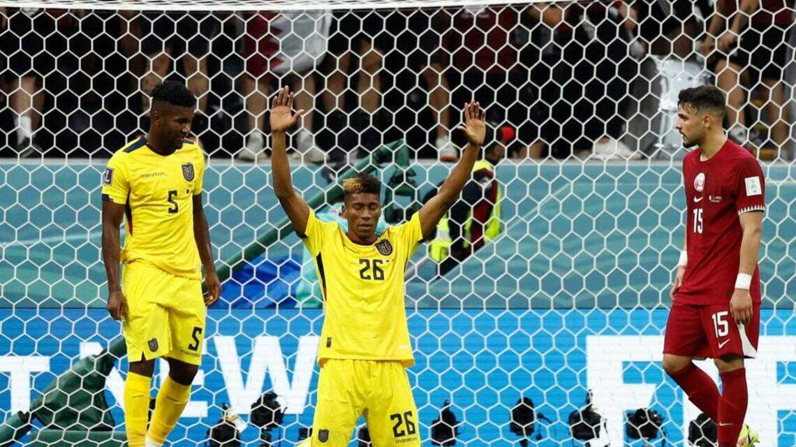El ecuatoriano Valencia imparte una lección de fútbol a Catar