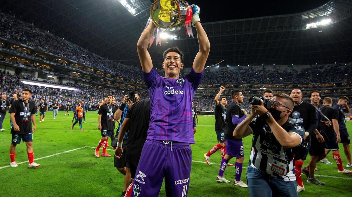 Esteban Andrada de Rayados de Monterrey festeja la victoria ante Águilas del América durante un partido correspondiente a la final de la Liga de Campeones de CONCACAF celebrado en el estadio BBVA de la ciudad de Monterrey.